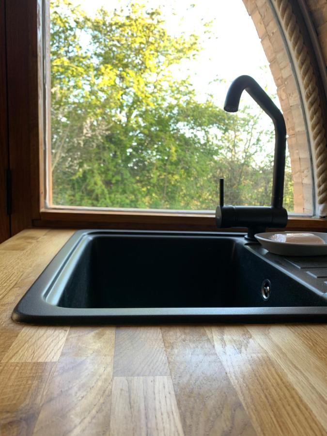 שירנס Romantic Escape Luxury Hobbit House With Hot Tub! מראה חיצוני תמונה