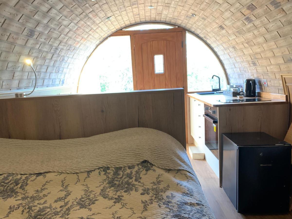 שירנס Romantic Escape Luxury Hobbit House With Hot Tub! מראה חיצוני תמונה