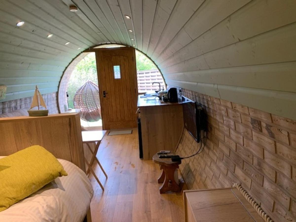 שירנס Romantic Escape Luxury Hobbit House With Hot Tub! מראה חיצוני תמונה
