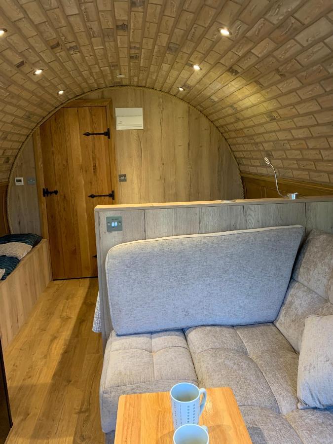 שירנס Romantic Escape Luxury Hobbit House With Hot Tub! מראה חיצוני תמונה