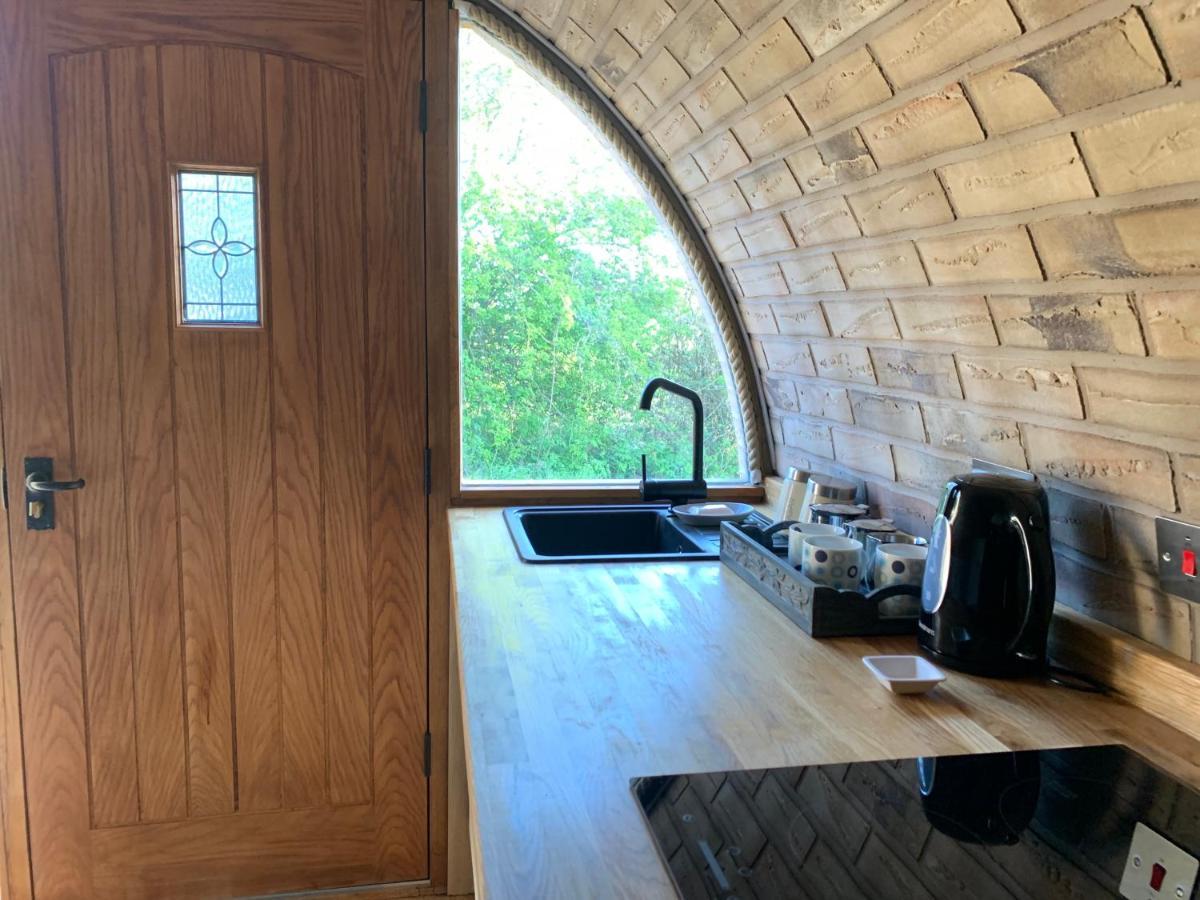 שירנס Romantic Escape Luxury Hobbit House With Hot Tub! מראה חיצוני תמונה