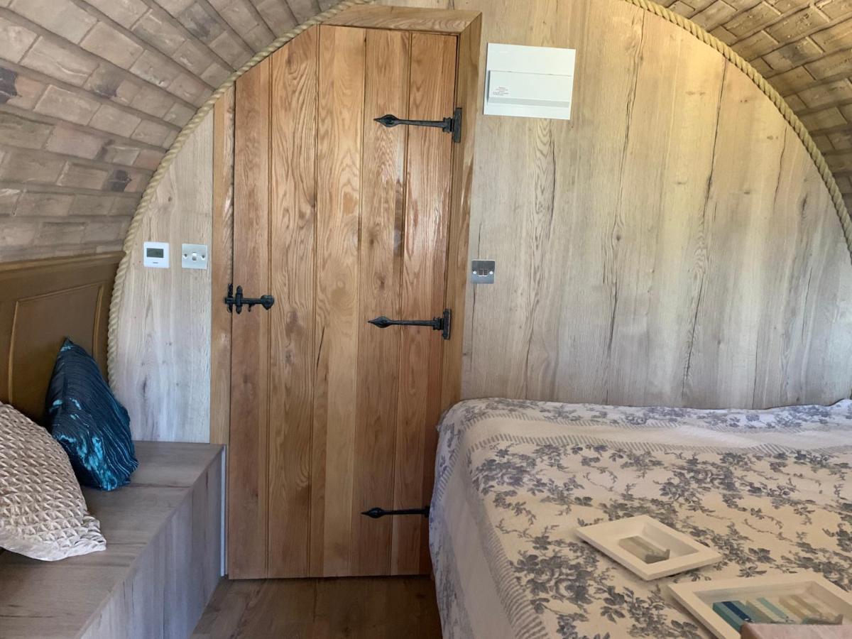 שירנס Romantic Escape Luxury Hobbit House With Hot Tub! מראה חיצוני תמונה