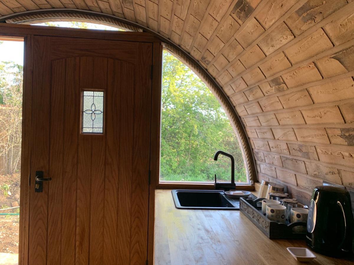 שירנס Romantic Escape Luxury Hobbit House With Hot Tub! מראה חיצוני תמונה
