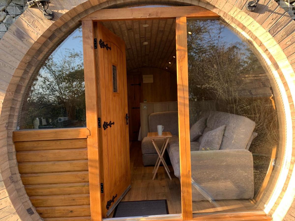 שירנס Romantic Escape Luxury Hobbit House With Hot Tub! מראה חיצוני תמונה